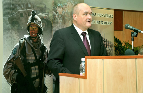 Hende Csaba honvédelmi miniszter